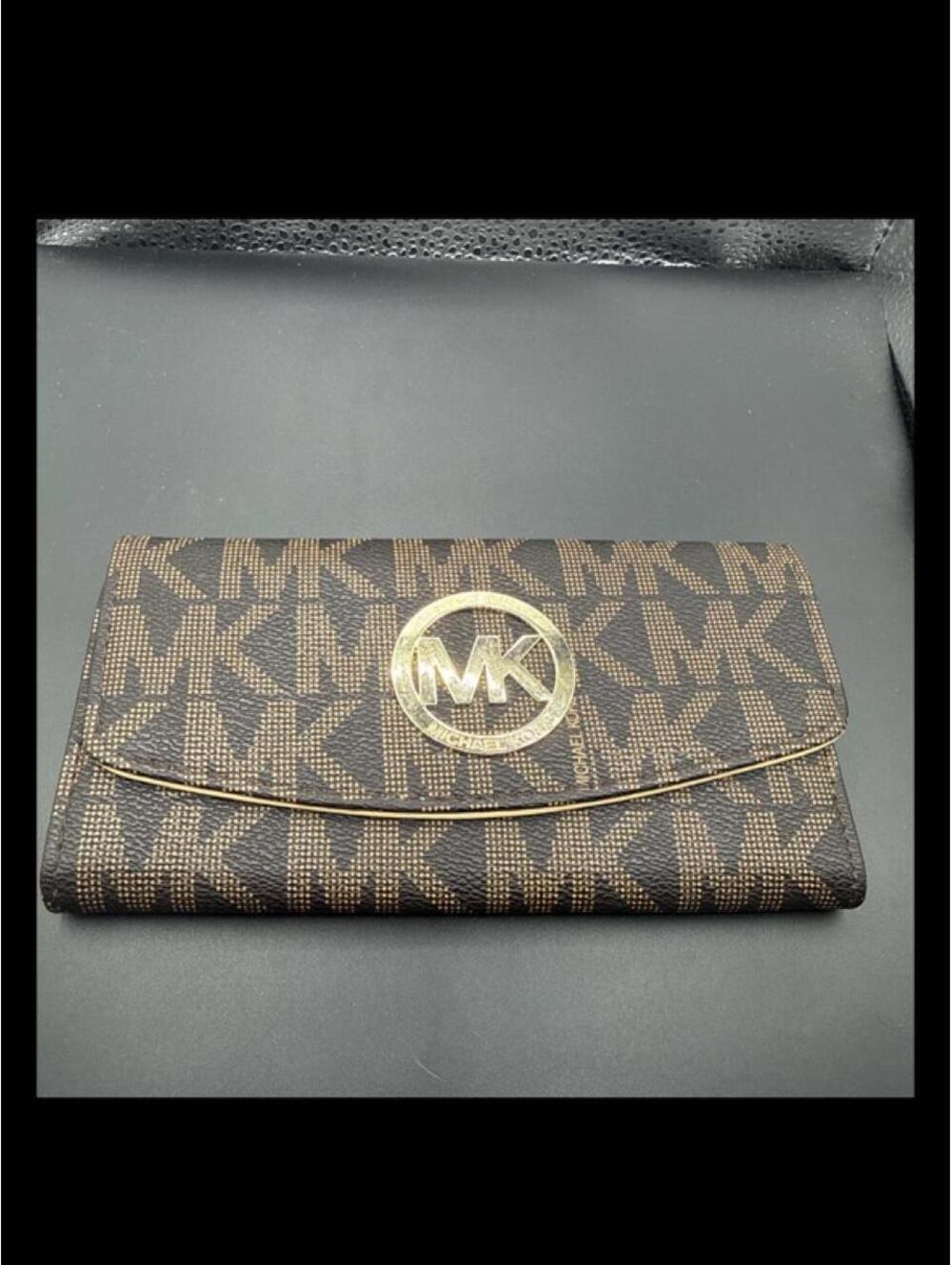 Michael Kors Women's Brown Wallet-purs